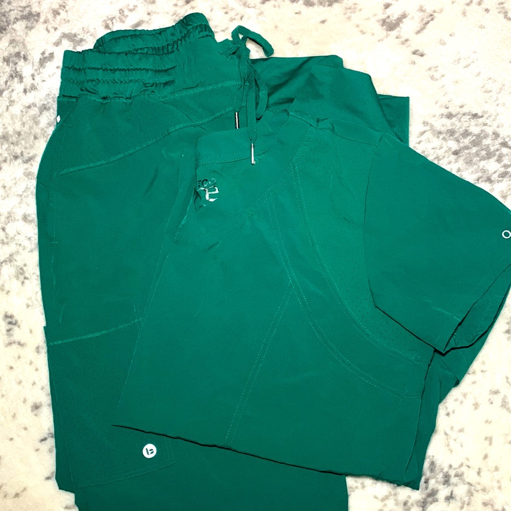 Barco One Green Scrub Set